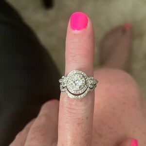 Bridal set: engagement ring with wedding band.